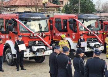 Zawichost: Dwa nowe samochody dla OSP.