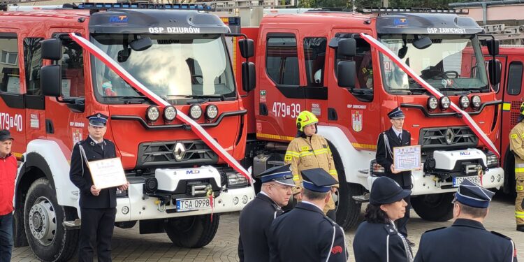 Zawichost: Dwa nowe samochody dla OSP.