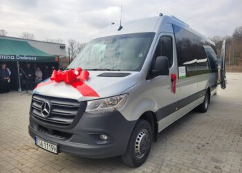 Dwikozy: Dzieci z niepełnosprawnościami będą jeździć nowym autobusem.