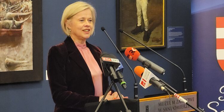 Sandomierz: Wizyta wiceminister kultury w Muzeum Zamkowym.