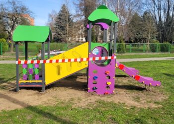 Sandomierz: Nowe atrakcje na placu zabaw przy Żółkiewskiego.