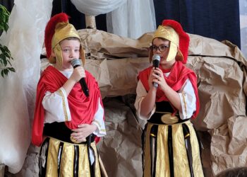 Sandomierz: „Jezus zmartwychwstał i żyje” – wzruszające misterium w sandomierskiej „Trójce”.