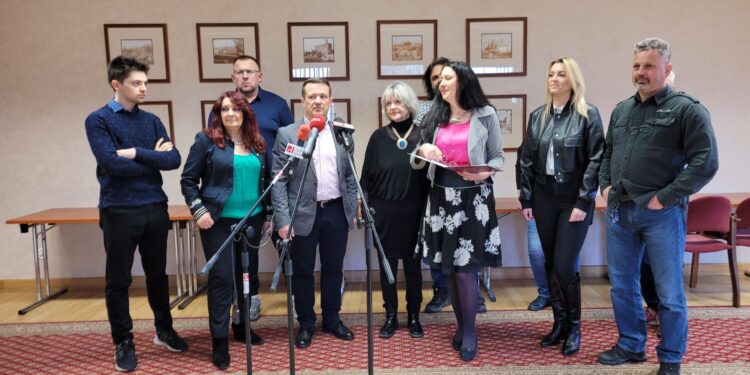 Sandomierz: KWW Sandomierz Przestrzeń Wspólna zaprezentował kandydata na burmistrza i kandydatów na radnych.