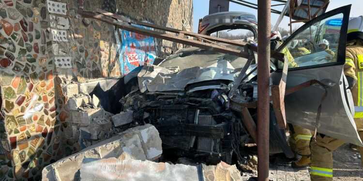 Dulcza Wielka: Wjechał w przystanek