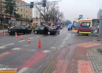 Tarnobrzeg. Jedna osoba poszkodowana w zderzeniu dwóch osobówek