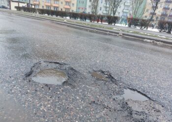 Mielec:  Naprawiają drogi po zimie