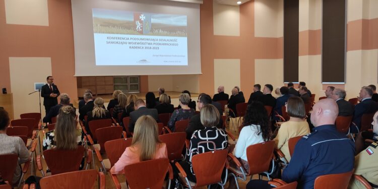 Mielec: Podsumowano mijającą kadencję samorządu województwa podkarpackiego