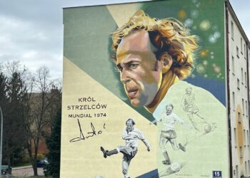 Mielec:  W Mielcu odsłonięto mural Grzegorza Lato