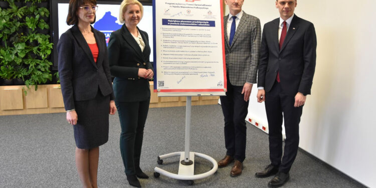 Stalowa Wola: Konferencja programowa i prezentacja  kandydatów do sejmiku z list PiS z okręgu nr3