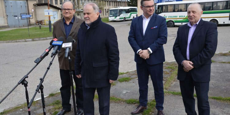 Stalowa Wola: Na konferencji o pieniądzach na nowe autobusy dla PKS i pomyśle budowy dworca pod wiaduktem