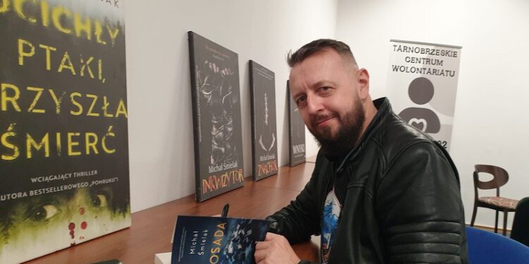 Tarnobrzeg: Sandomierski pisarz, autor kryminałów Michał Śmielak spotkał się z czytelnikami