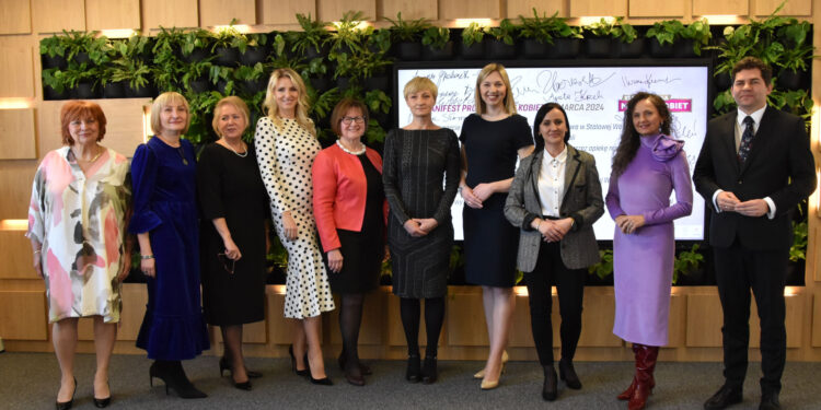 Stalowa Wola: Manifest kobiet w Dniu Kobiet.