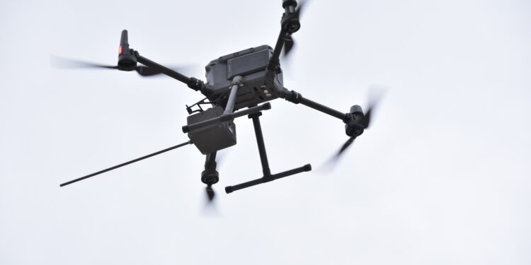 Stalowa Wola: Dron zbada dym z komina. Jeśli palisz byle czym zapłacisz karę