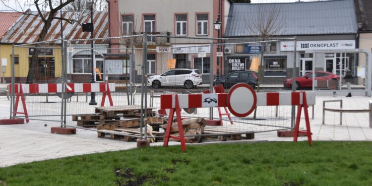 Stalowa Wola: Fontanna na rozwadowskim rynku może być naprawiona przed Wielkanocą