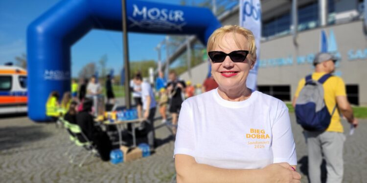 Sandomierz: Wielkie pomaganie na bulwarze Piłsudskiego.