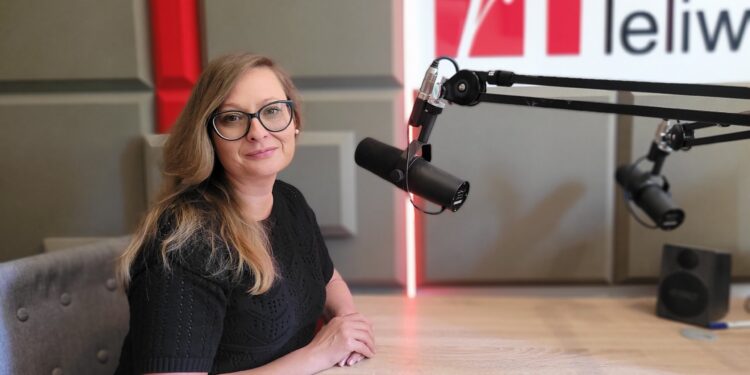 Sandomierz: Dr Katarzyna Radziwiłko z NIKiDW zachęca do udziału w programie „Potańcówki Wiejskie”.