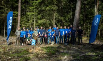Rytwiany: Wolontariusze Enei i leśnicy sadzili drzewa z okazji Dnia Ziemi