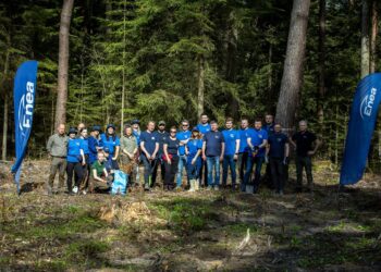 Rytwiany: Wolontariusze Enei i leśnicy sadzili drzewa z okazji Dnia Ziemi