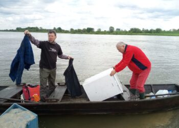 Sandomierz: Wodniacy sprzątali Wisłę po raz ósmy.