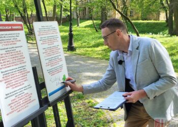 Tarnobrzeg. Kandydat na prezydenta miasta podpisał kontrakt z mieszkańcami