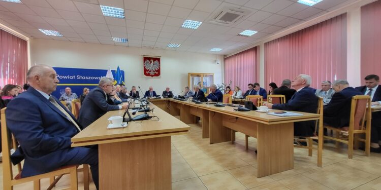 Staszów. O sytuacji szpitala na sesji powiatu