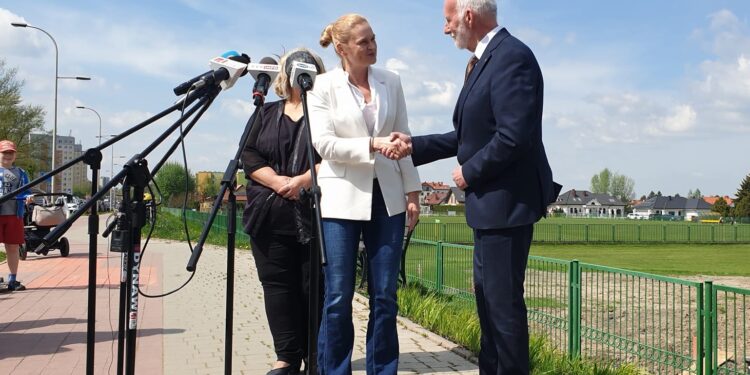 Tarnobrzeg: Ubiegający się o reelekcję prezydent Dariusz Bożek z poparciem minister edukacji