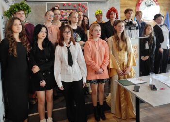 Tarnobrzeg: Charlie Chaplin, Juliusz Cezar, Margaret Thatcher w “Budowlance”