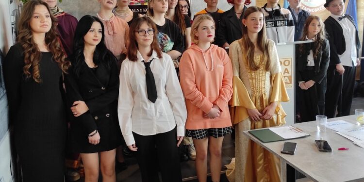 Tarnobrzeg: Charlie Chaplin, Juliusz Cezar, Margaret Thatcher w “Budowlance”