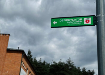 Mielec: Defibrylatory  oznakowane specjalnymi tabliczkami
