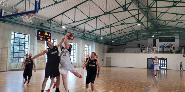 Dębica: Wielki finał Dębickiej Ligii Koszykówki