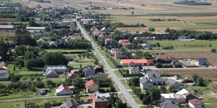 Mielec: Środki na budowę i modernizację wiat przystankowych na terenie gminy Mielec.