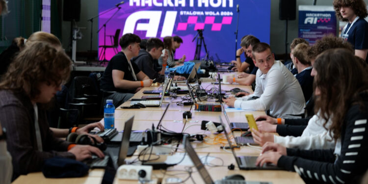 Stalowa Wola: Ruszył dwudniowy Hackathon AI