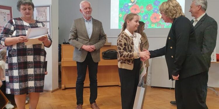 Tarnobrzeg: Ponad 100 prac wpłynęło na konkurs promujący łąki kwietne