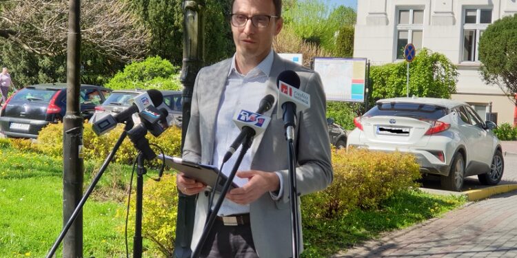 Tarnobrzeg: Kandydat na prezydenta miasta, Łukasz Nowak ucina spekulacje