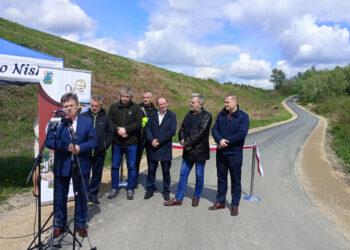 Zarzecze,Hawryły: Mieszkańcy Hawrył Dolnych wreszcie bezpiecznie dojadą do domów