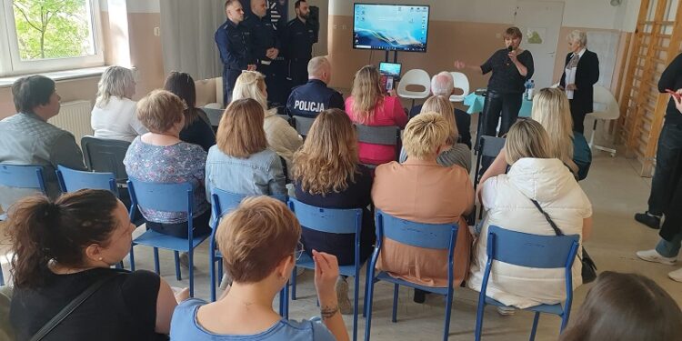 Tarnobrzeg: Kilkadziesiąt Pań w projekcie „Bezpieczna Kobieta”. Warsztaty rozpoczęte