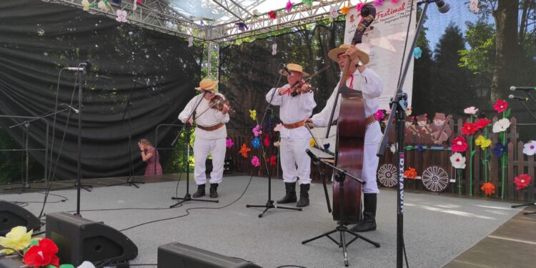 Kolbuszowa: Inspirująca tradycja w Kolbuszowej