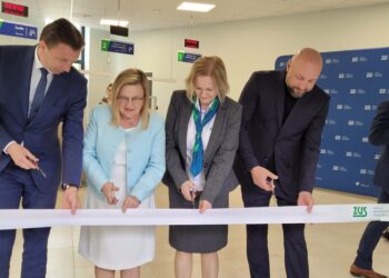 Sandomierz: Wzorcowa sala obsługi klienta ZUS oficjalnie otwarta.