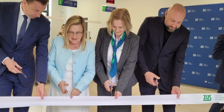Sandomierz: Wzorcowa sala obsługi klienta ZUS oficjalnie otwarta.