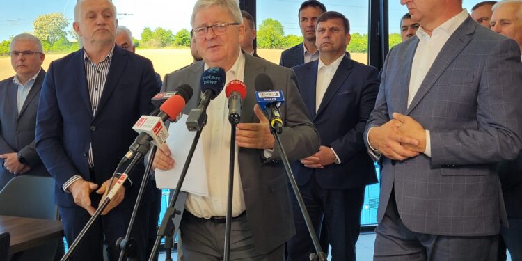 Samborzec: Minister rolnictwa spotkał się z sadownikami.