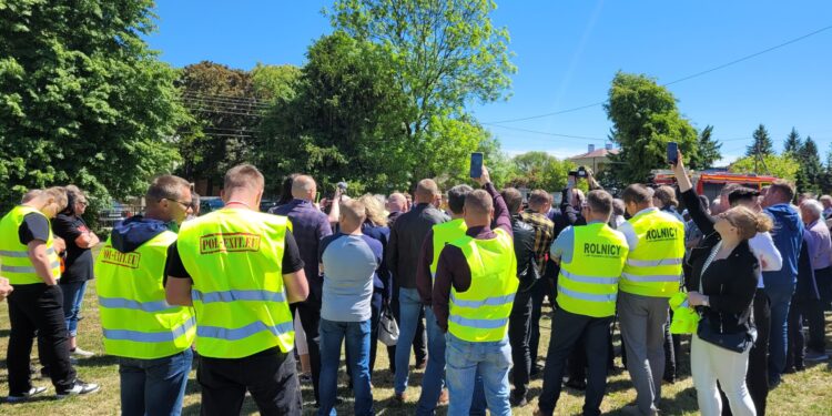 Samborzec: Minister rolnictwa spotkał się z sadownikami.