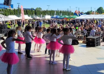 Samborzec: Rekordowa frekwencja na XXXIV Wojewódzkim Święcie Kwitnącej Jabłoni.