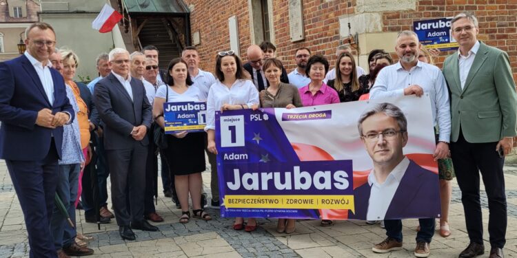 Sandomierz: Europoseł Adam Jarubas zachęca do udziału w eurowyborach.