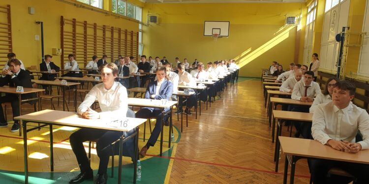 Tarnobrzeg: Tegoroczni maturzyści przystąpili do egzaminu z j. polskiego