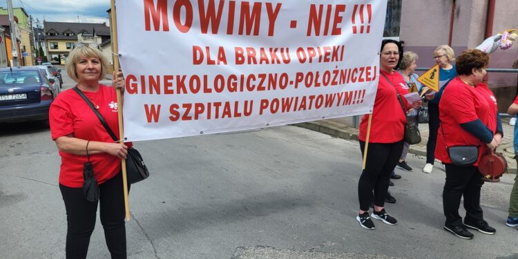 Staszów. Pikietowali przeciwko zawieszeniu działalności trzech oddziałów szpitala