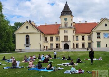 Tarnobrzeg. Rysowali Zamek Dzikowski