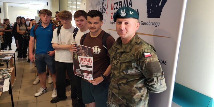 Tarnobrzeg. Targi Edukacji i Pracy w PUZ