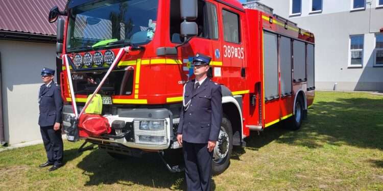 Grębów. Nowy samochód i strażackie święto w Krawcach