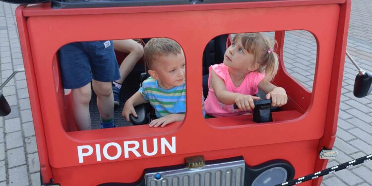 Skotniki: Mali strażacy mają własny wóz.