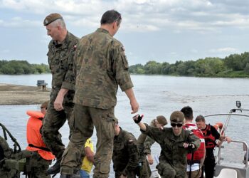 Koprzywnica, Ciszyca: Ćwiczenia na Wiśle.